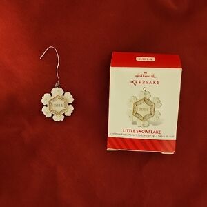 Hallmark Keepsake 2014 Mini Snowflake Ornament EUC